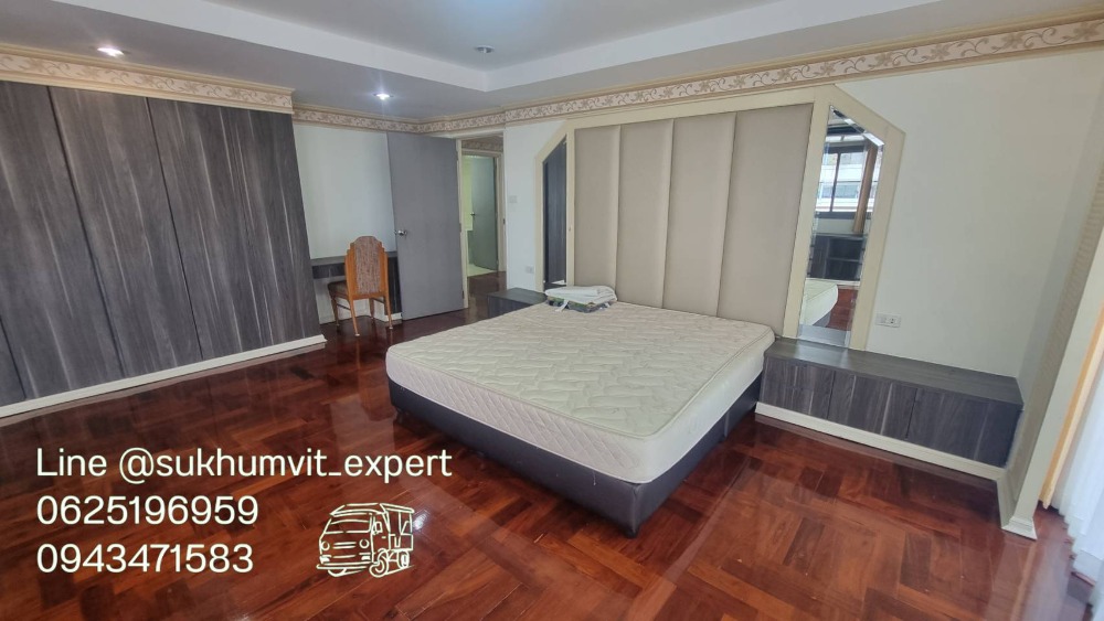 For RentCondoSukhumvit, Asoke, Thonglor : Phrom Phong Sukhumvit 39 | Pet friendly Penthouse, luxury, has a private swimming pool, 3 bedrooms, 4 bathrooms, 260 sq m., suitable for families. The atmosphere is calm and private.