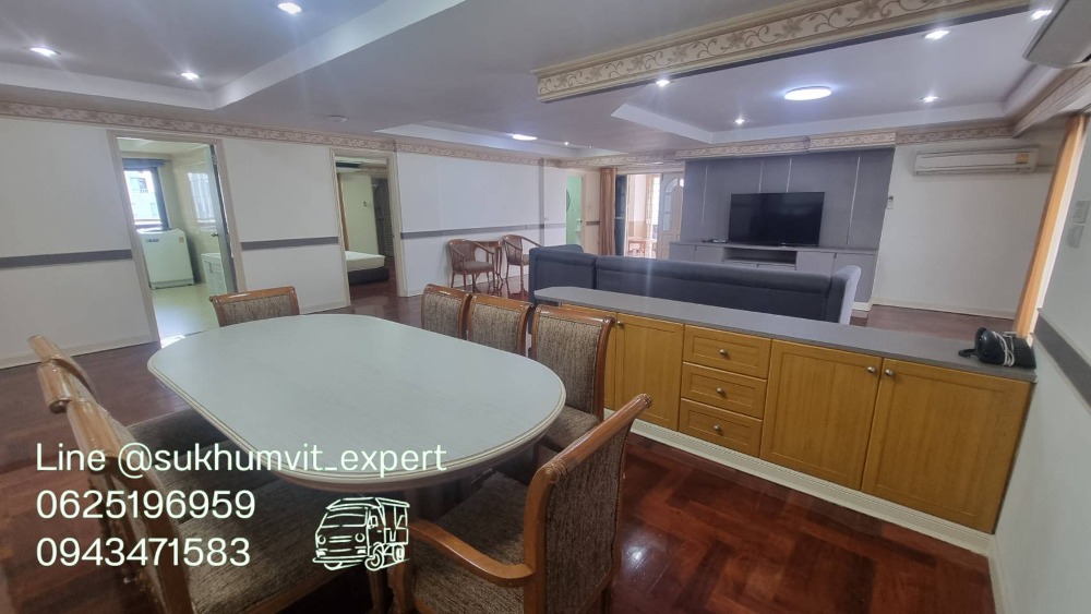 For RentCondoSukhumvit, Asoke, Thonglor : Phrom Phong Sukhumvit 39 | Pet friendly Penthouse, luxury, has a private swimming pool, 3 bedrooms, 4 bathrooms, 260 sq m., suitable for families. The atmosphere is calm and private.