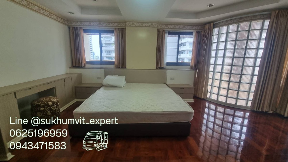 For RentCondoSukhumvit, Asoke, Thonglor : Phrom Phong Sukhumvit 39 | Pet friendly Penthouse, luxury, has a private swimming pool, 3 bedrooms, 4 bathrooms, 260 sq m., suitable for families. The atmosphere is calm and private.