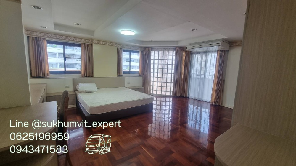 For RentCondoSukhumvit, Asoke, Thonglor : Phrom Phong Sukhumvit 39 | Pet friendly Penthouse, luxury, has a private swimming pool, 3 bedrooms, 4 bathrooms, 260 sq m., suitable for families. The atmosphere is calm and private.