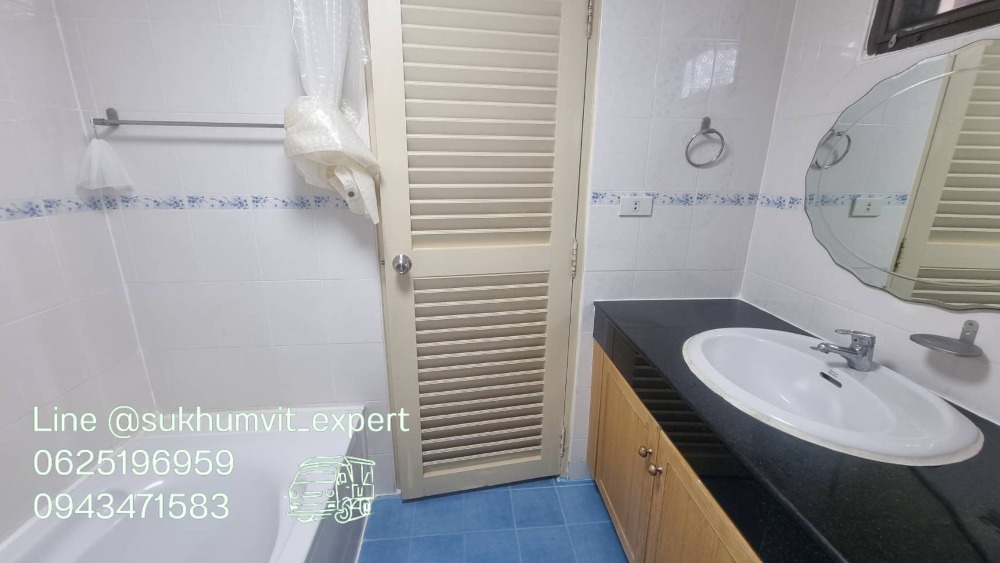 For RentCondoSukhumvit, Asoke, Thonglor : Phrom Phong Sukhumvit 39 | Pet friendly Penthouse, luxury, has a private swimming pool, 3 bedrooms, 4 bathrooms, 260 sq m., suitable for families. The atmosphere is calm and private.