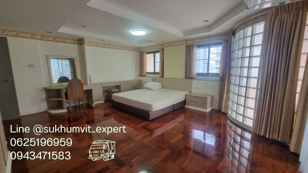 For RentCondoSukhumvit, Asoke, Thonglor : Phrom Phong Sukhumvit 39 | Pet friendly Penthouse, luxury, has a private swimming pool, 3 bedrooms, 4 bathrooms, 260 sq m., suitable for families. The atmosphere is calm and private.