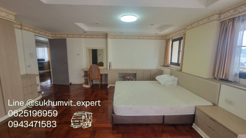 For RentCondoSukhumvit, Asoke, Thonglor : Phrom Phong Sukhumvit 39 | Pet friendly Penthouse, luxury, has a private swimming pool, 3 bedrooms, 4 bathrooms, 260 sq m., suitable for families. The atmosphere is calm and private.