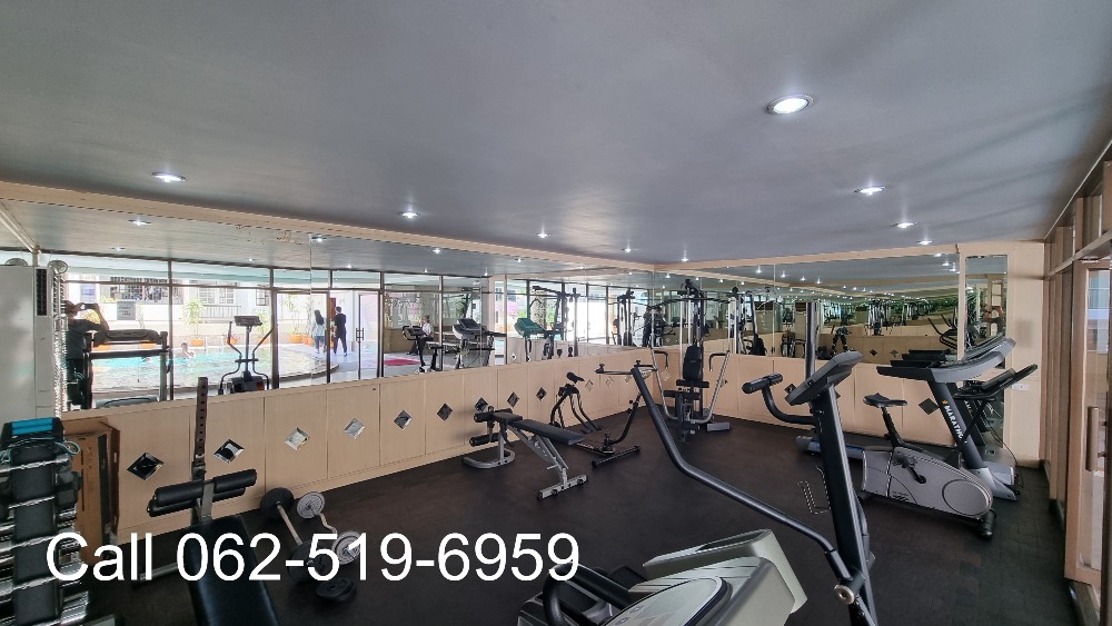 For RentCondoSukhumvit, Asoke, Thonglor : Phrom Phong Sukhumvit 39 | Pet friendly Penthouse, luxury, has a private swimming pool, 3 bedrooms, 4 bathrooms, 260 sq m., suitable for families. The atmosphere is calm and private.