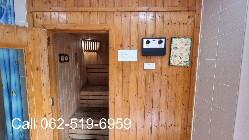 For RentCondoSukhumvit, Asoke, Thonglor : Phrom Phong Sukhumvit 39 | Pet friendly Penthouse, luxury, has a private swimming pool, 3 bedrooms, 4 bathrooms, 260 sq m., suitable for families. The atmosphere is calm and private.