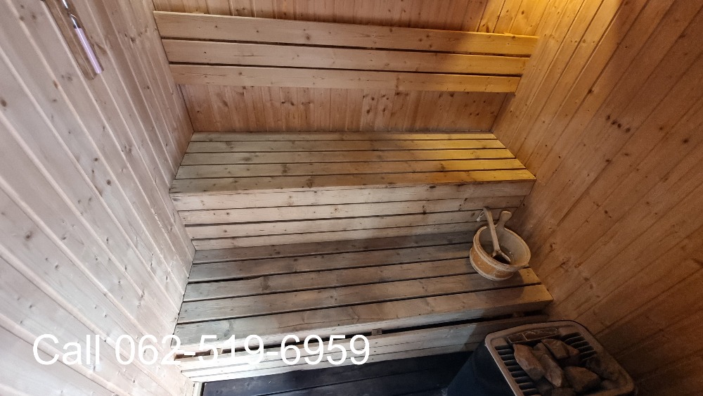 For RentCondoSukhumvit, Asoke, Thonglor : Phrom Phong Sukhumvit 39 | Pet friendly Penthouse, luxury, has a private swimming pool, 3 bedrooms, 4 bathrooms, 260 sq m., suitable for families. The atmosphere is calm and private.