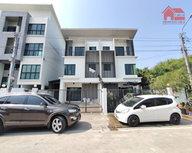 ให้เช่าโฮมออฟฟิศลาดกระบัง สุวรรณภูมิ : ให้เช่าบ้านทาวน์โฮม 3ชั้น เนื้อที่ 38ตร.ว พื้นที่ใช้สอย 210ตร.ม 3ห้องนอน 3ห้องน้ำ เฟอร์บางส่วน ถนนเฉลิมพระเกียรติ ร9 ซอย30 ราคาเช่า 30,000 บ/ด