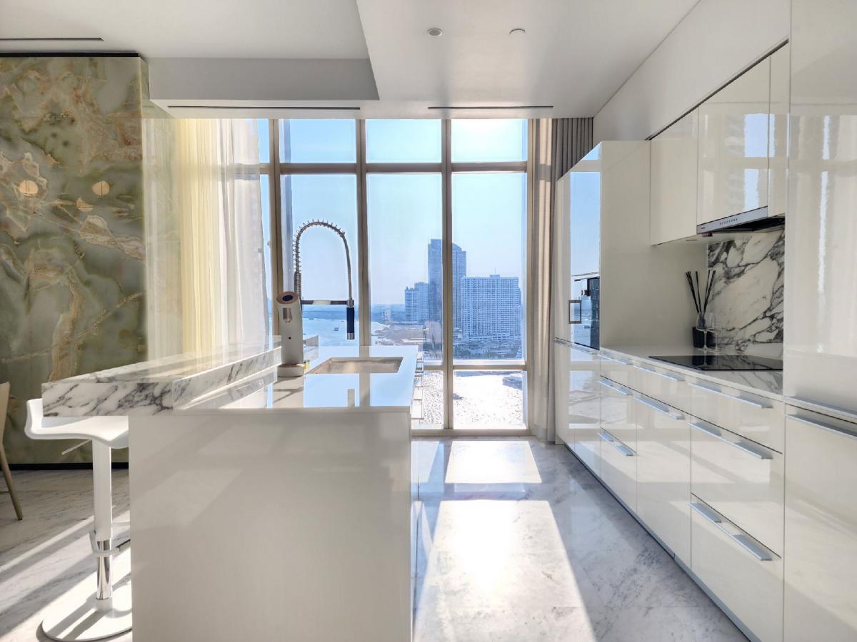 For SaleCondoSathorn, Narathiwat : High-End Living 🛋️ Urgent Sale 🔥: 3-Bedroom at Four Seasons, BTS Saphan Taksin – Price Negotiable ‼️