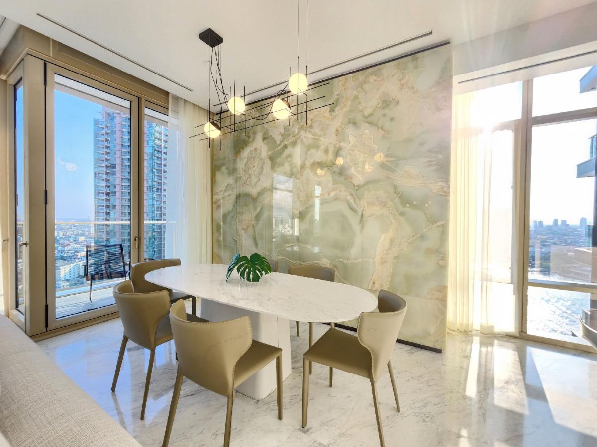 For SaleCondoSathorn, Narathiwat : High-End Living 🛋️ Urgent Sale 🔥: 3-Bedroom at Four Seasons, BTS Saphan Taksin – Price Negotiable ‼️