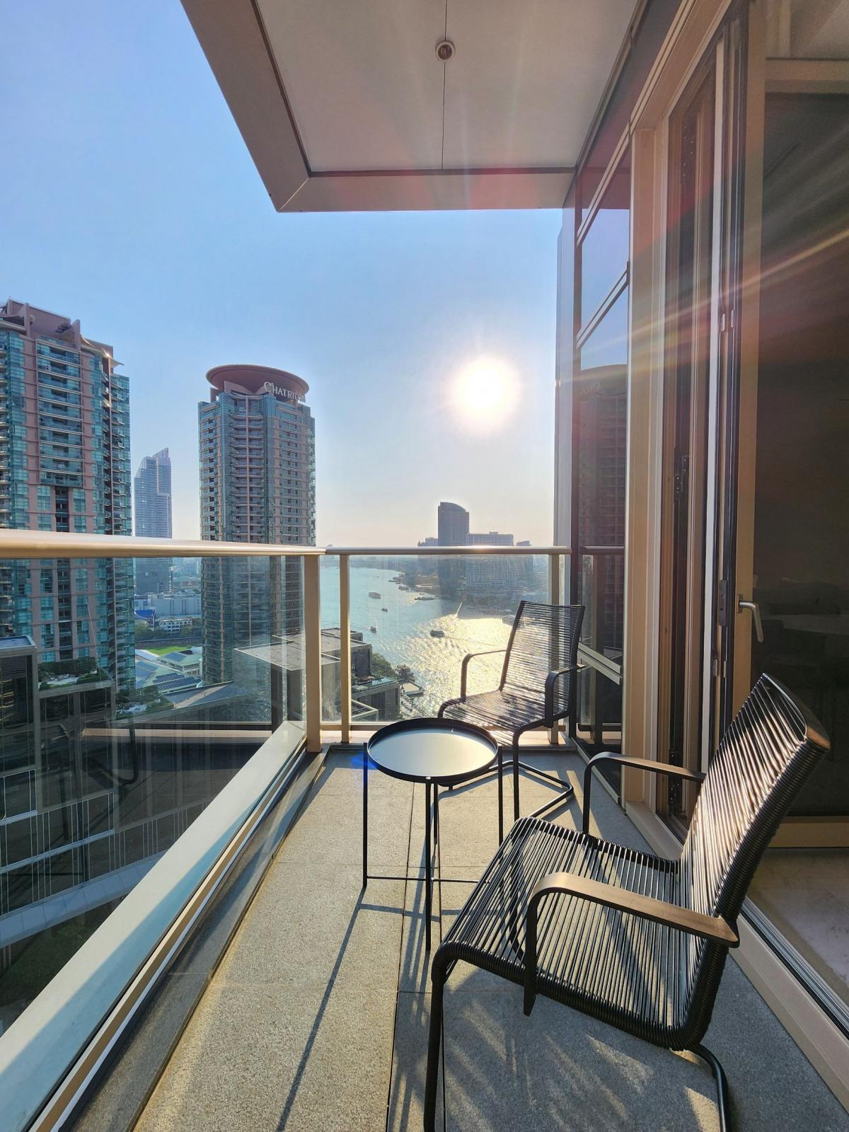 For SaleCondoSathorn, Narathiwat : High-End Living 🛋️ Urgent Sale 🔥: 3-Bedroom at Four Seasons, BTS Saphan Taksin – Price Negotiable ‼️