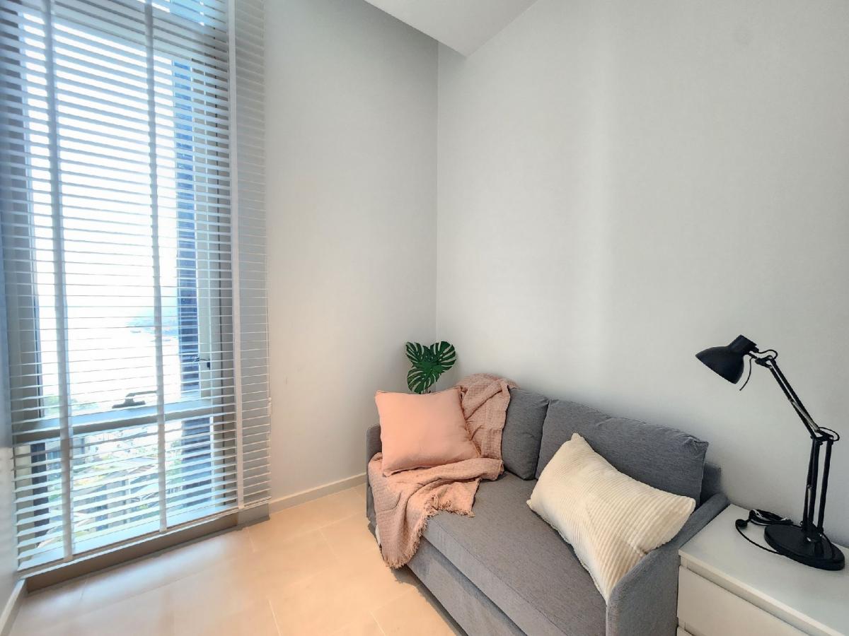 For SaleCondoSathorn, Narathiwat : High-End Living 🛋️ Urgent Sale 🔥: 3-Bedroom at Four Seasons, BTS Saphan Taksin – Price Negotiable ‼️