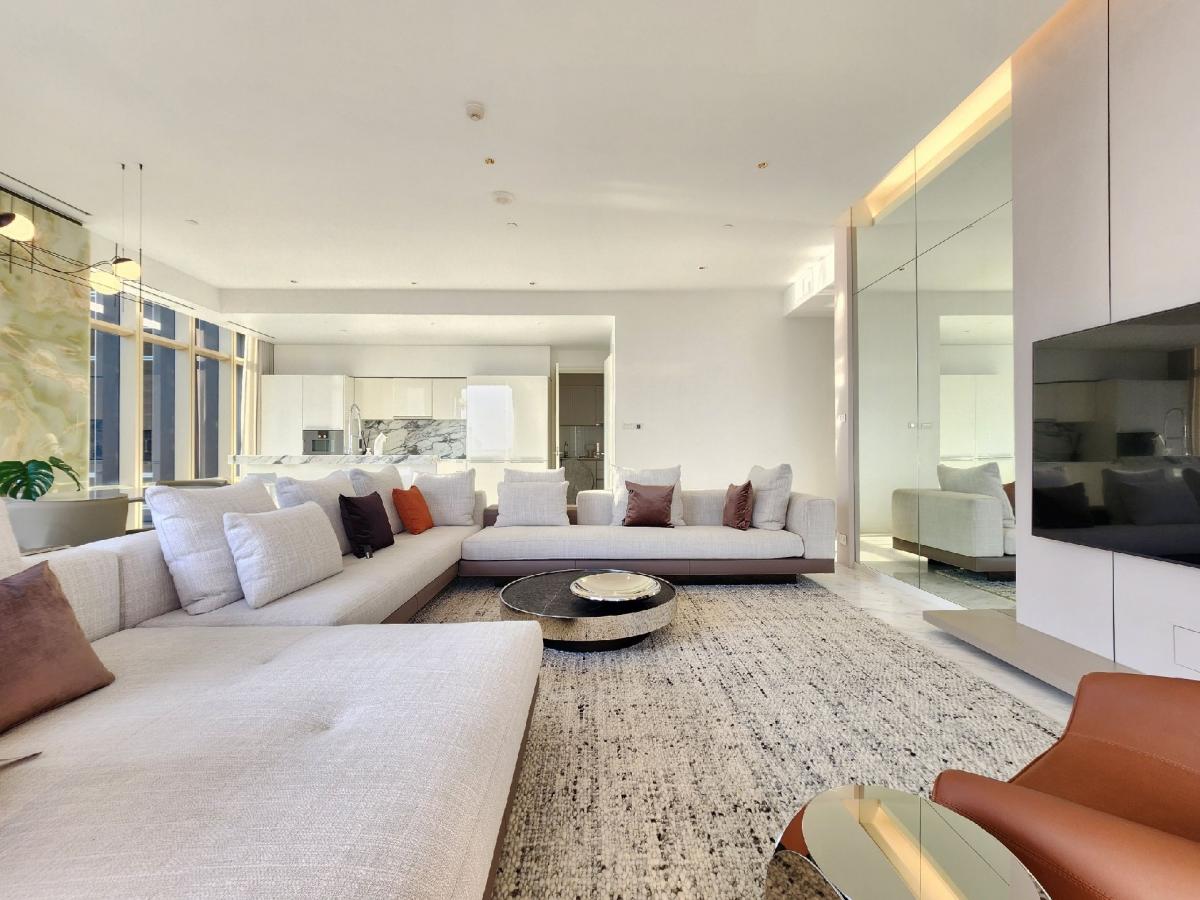 For SaleCondoSathorn, Narathiwat : High-End Living 🛋️ Urgent Sale 🔥: 3-Bedroom at Four Seasons, BTS Saphan Taksin – Price Negotiable ‼️