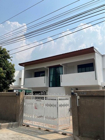 For RentHouseBang Sue, Wong Sawang, Tao Pun : HR1572 2-story detached house for rent, Soi Samakkhi 53, Prachaniwet area. Convenient travel near the expressway suitable for living