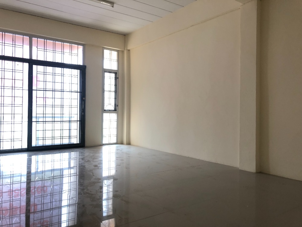 For SaleShop HouseRama5, Ratchapruek, Bangkruai : Commercial & Living space for sale, suitable for business Near the central office, City Hall Subdistrict, Bang Kruai, an area where only public companies build houses for sale.