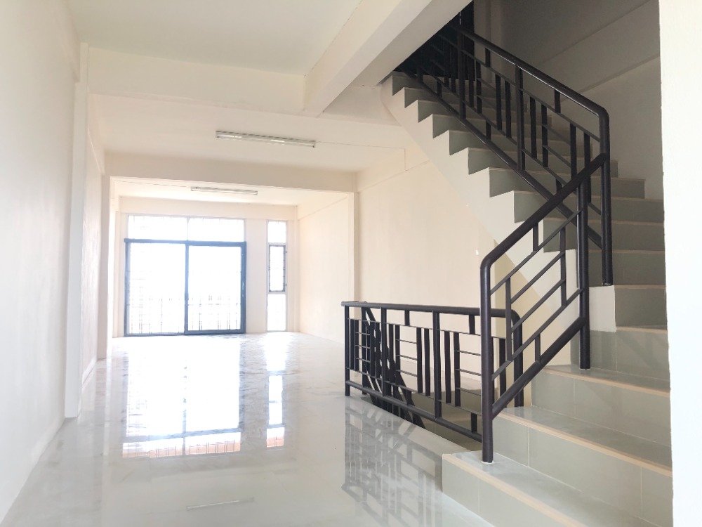 For SaleShop HouseRama5, Ratchapruek, Bangkruai : Commercial & Living space for sale, suitable for business Near the central office, City Hall Subdistrict, Bang Kruai, an area where only public companies build houses for sale.