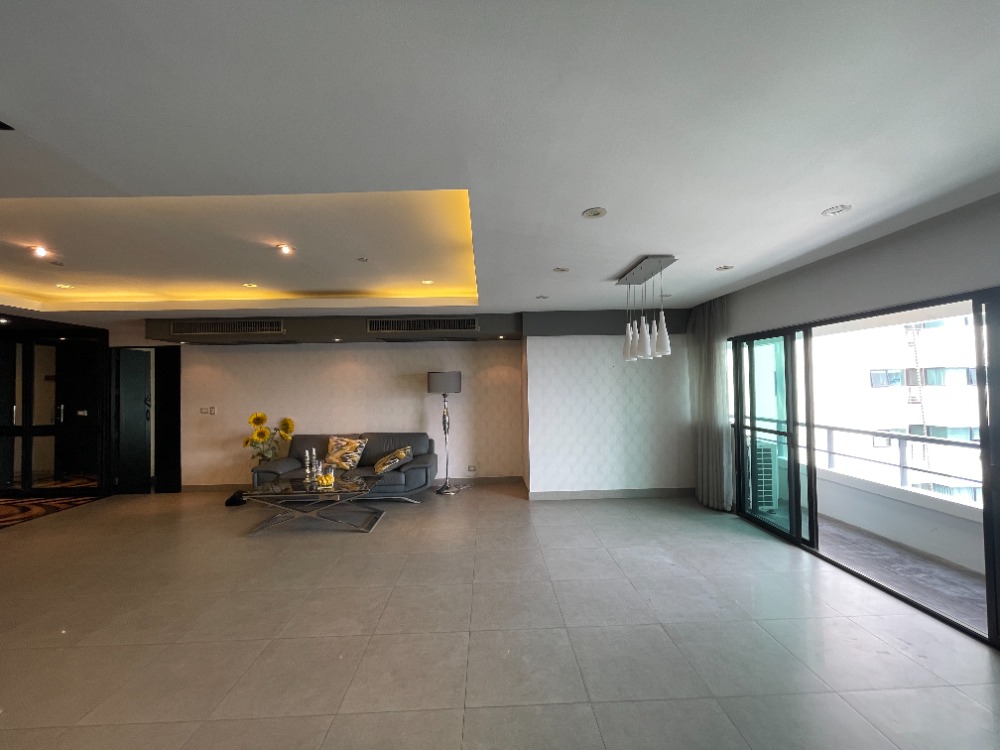 For SaleCondoSathorn, Narathiwat : 📢👇For sale Sathorn Garden huge unit in CBD area near Lumpini Park, Chulalongkorn hospital,BTS Saladaeng and MRT Lumpini