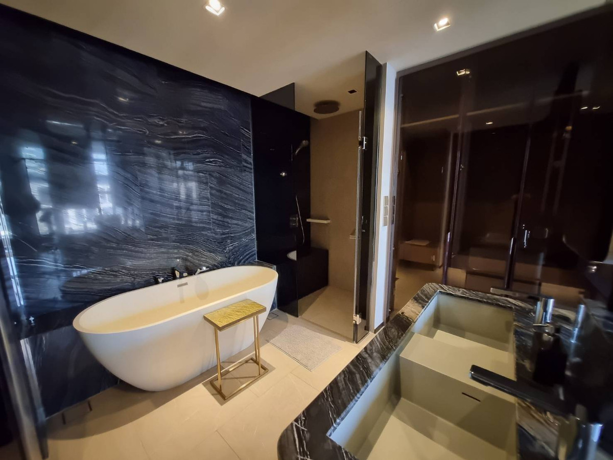 For RentCondoSukhumvit, Asoke, Thonglor : Beautiful room for sale with tenant 2 bed The Reserve Hideaway