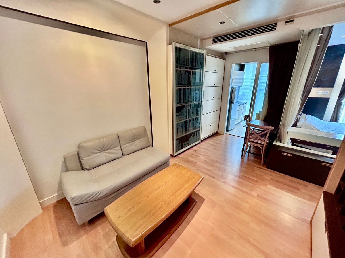 For SaleCondoOnnut, Udomsuk : Condo for sale, The Room Sukhumvit 62, 1 bedroom, 1 bathroom, 6th floor, Building B, size 45.04 sqm. Selling price 5,300,000 baht (half transfer fee) 
 
