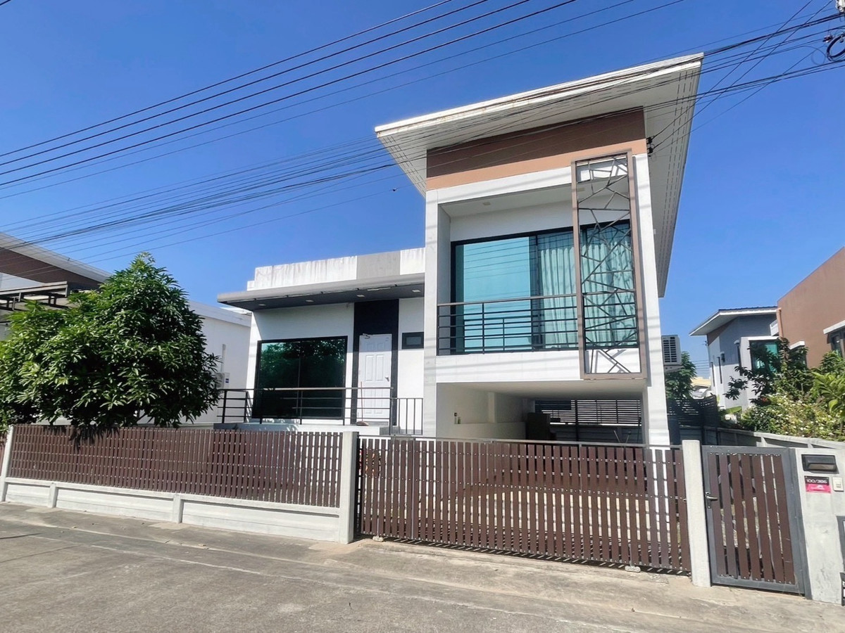 For RentHouseRathburana, Suksawat : Ready to move in!!
Single house for rent Lat Krabang-Suvarnabhumi, Rock Garden 3 Lat Krabang: 3 bedrooms, 2 bathrooms, special reduced to only 18,000 baht/month...