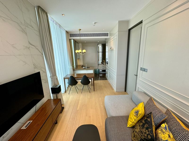 For RentCondoWitthayu, Chidlom, Langsuan, Ploenchit : For rent, 1 bedroom, corner room, fully furnished, ready to move in.