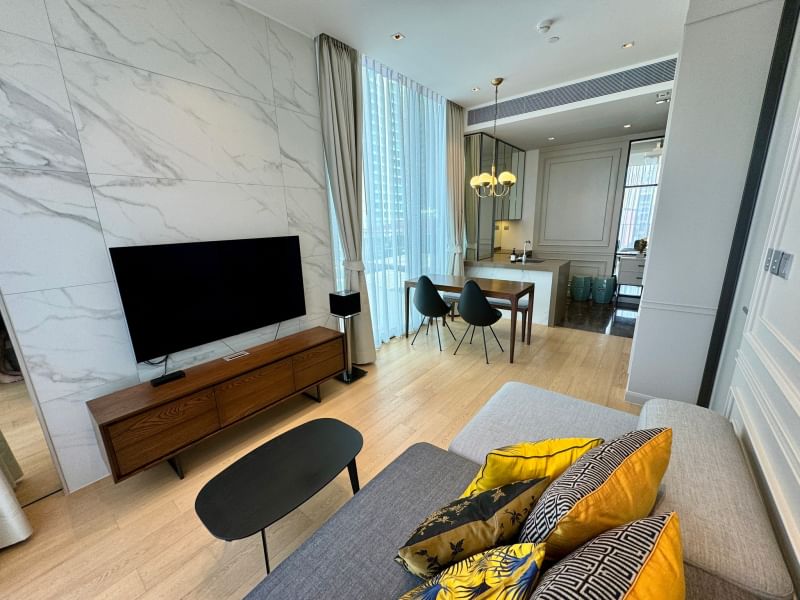 For RentCondoWitthayu, Chidlom, Langsuan, Ploenchit : For rent, 1 bedroom, corner room, fully furnished, ready to move in.