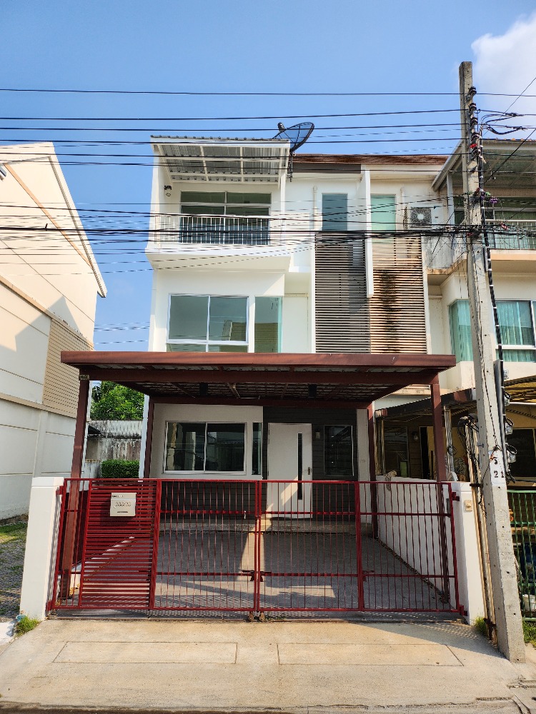 ขายทาวน์โฮมราษฎร์บูรณะ สุขสวัสดิ์ : ขายทาวน์โฮม 3 ชั้น บ้านใหม่ 1 พุทธบูชา 36 พื้นที่ 21 ตร.ว. (เจ้าของขายเอง)