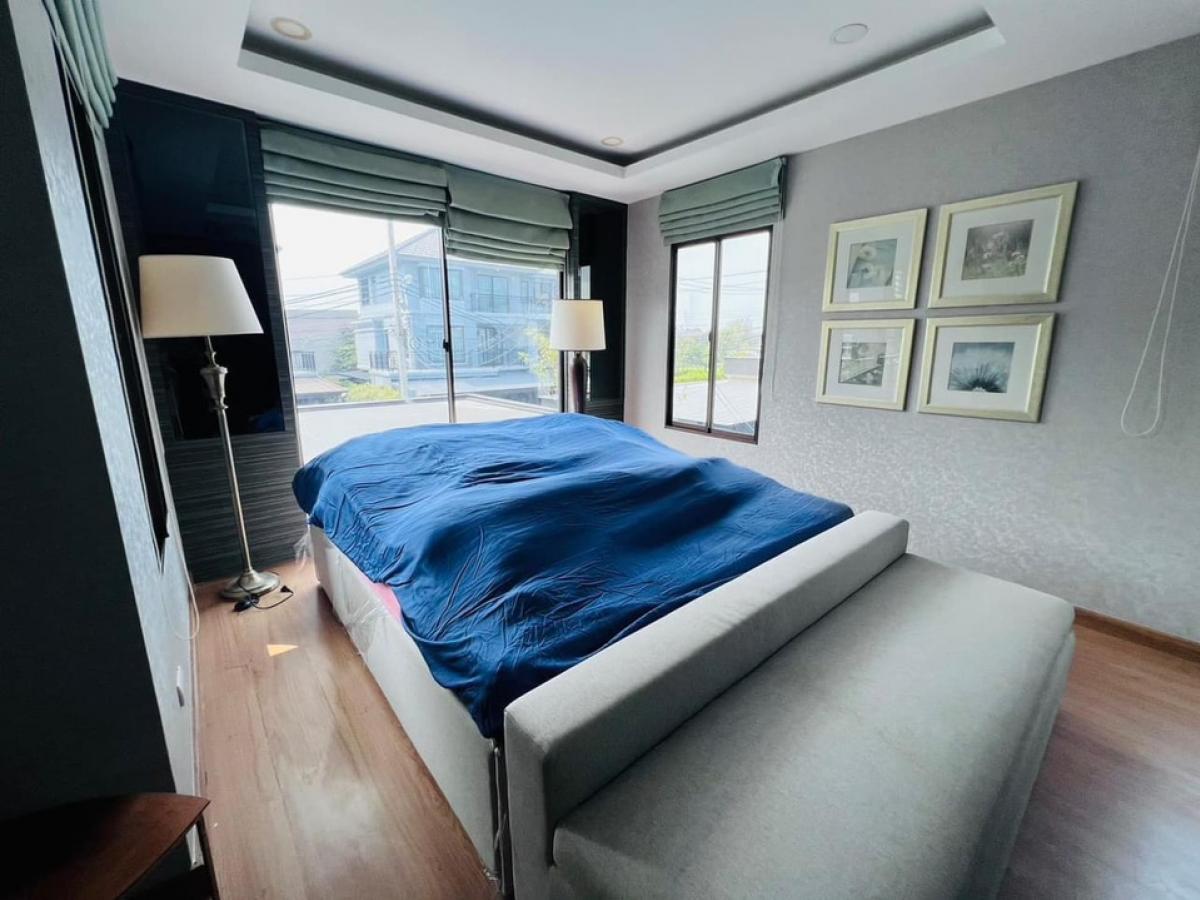 ให้เช่าบ้านพัฒนาการ ศรีนครินทร์ : 📢👇 Corner unit near club house. This project is very convenient access to enter and exit the city through multiple routes such as Phatthanakan Road, Sukhumvit 77 Road, and Sri Nakarin Road