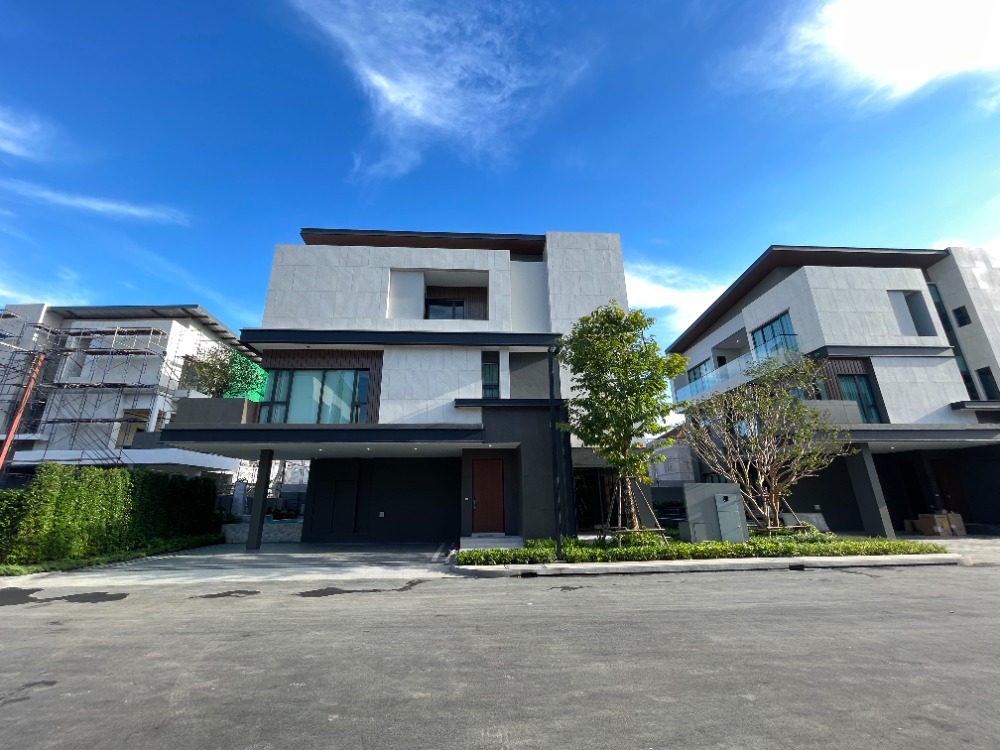 ขายบ้านเลียบทางด่วนรามอินทรา : 3 bedrooms 4 bathrooms 3 parking 455 Sqm at The Honor Yothinpattana