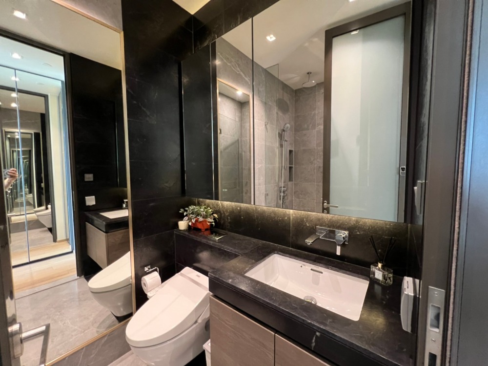 For RentCondoWitthayu, Chidlom, Langsuan, Ploenchit : for rent 1 bedroom - High floor at 28 Chidlom