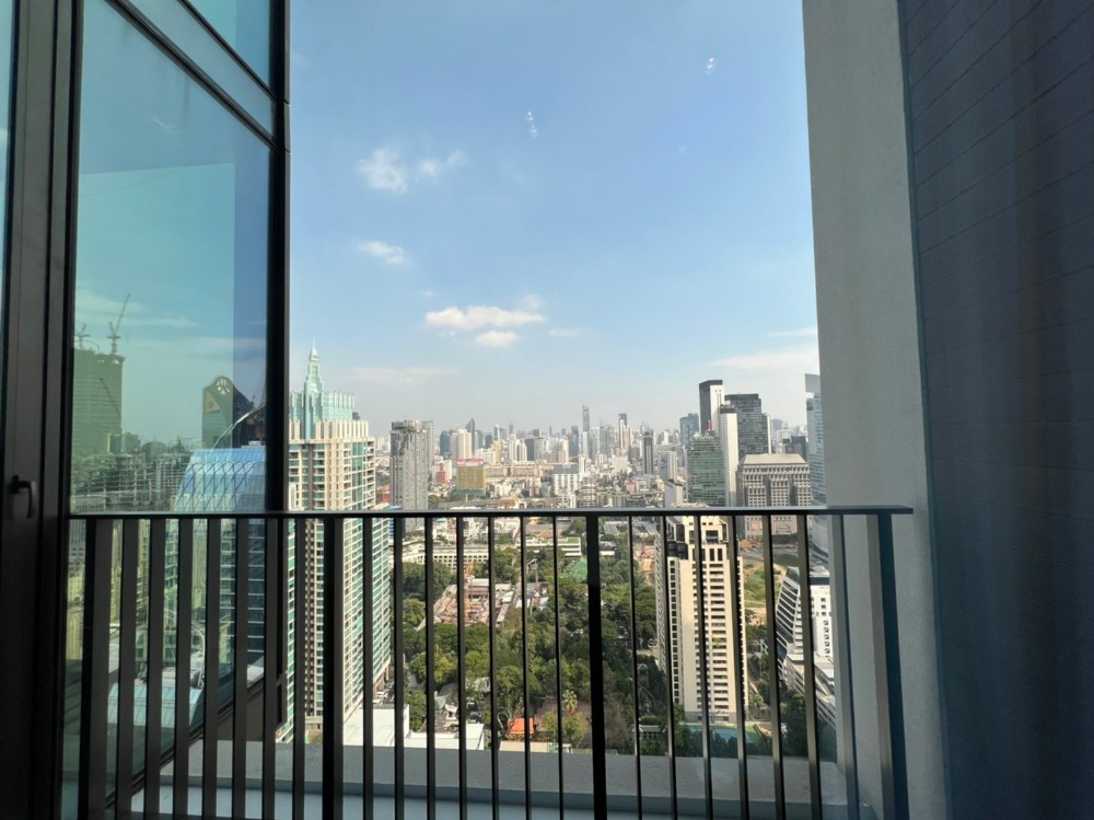 For RentCondoWitthayu, Chidlom, Langsuan, Ploenchit : for rent 1 bedroom - High floor at 28 Chidlom