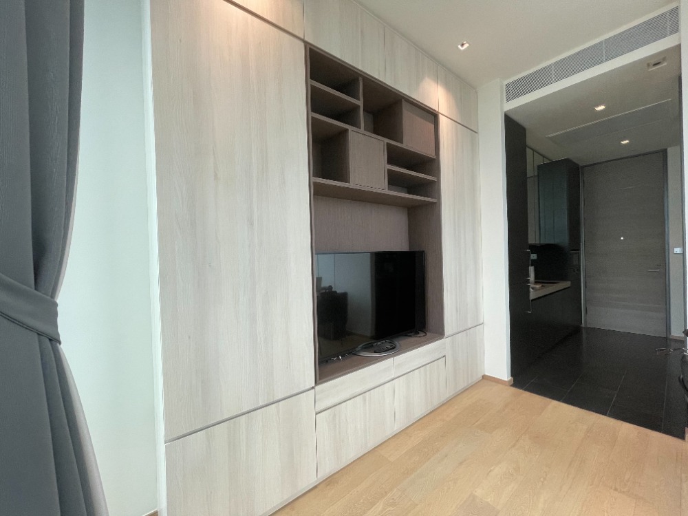 For RentCondoWitthayu, Chidlom, Langsuan, Ploenchit : 1 Bedroom Duplex - high floor on Chidlom Rd.