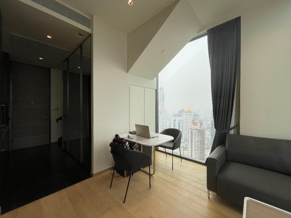 For RentCondoWitthayu, Chidlom, Langsuan, Ploenchit : 1 Bedroom Duplex - high floor on Chidlom Rd.