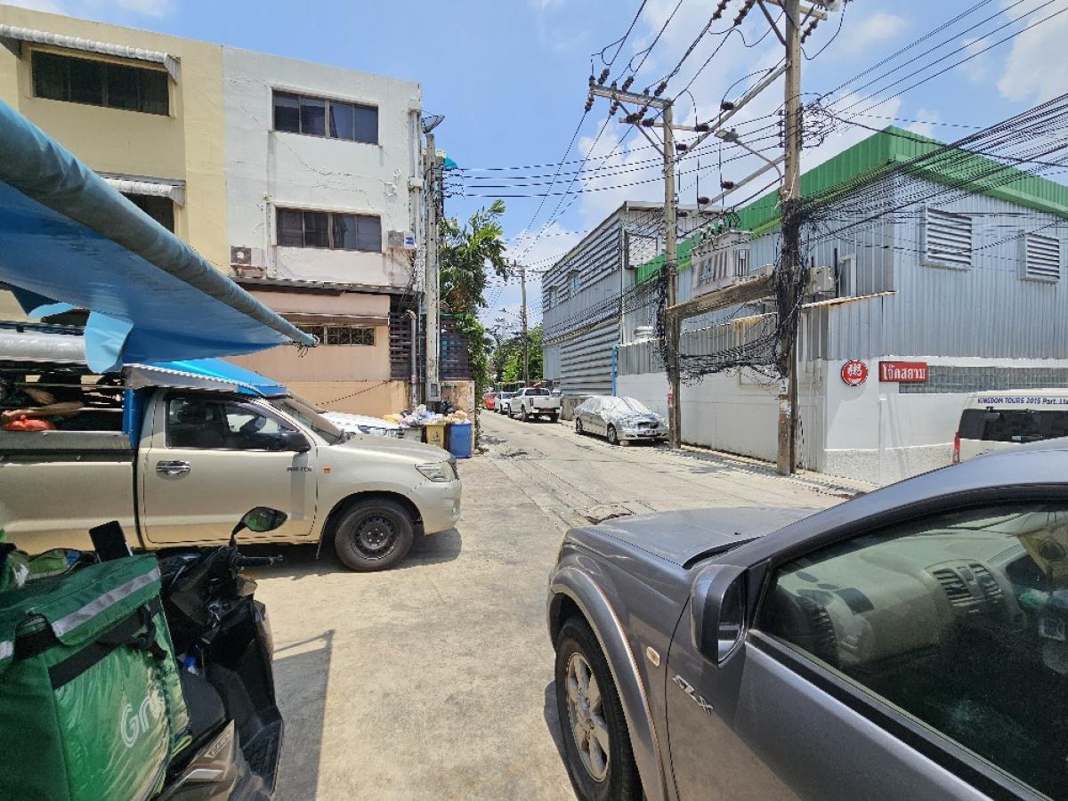 ให้เช่าร้านค้า/ตลาดนัดโชคชัย4 ลาดพร้าว71 : ให้เช่าร้านค้า, ร้านทำเล็บ, สำนักงาน, รีดผ้า,SME, รับ-ส่งสินค้า