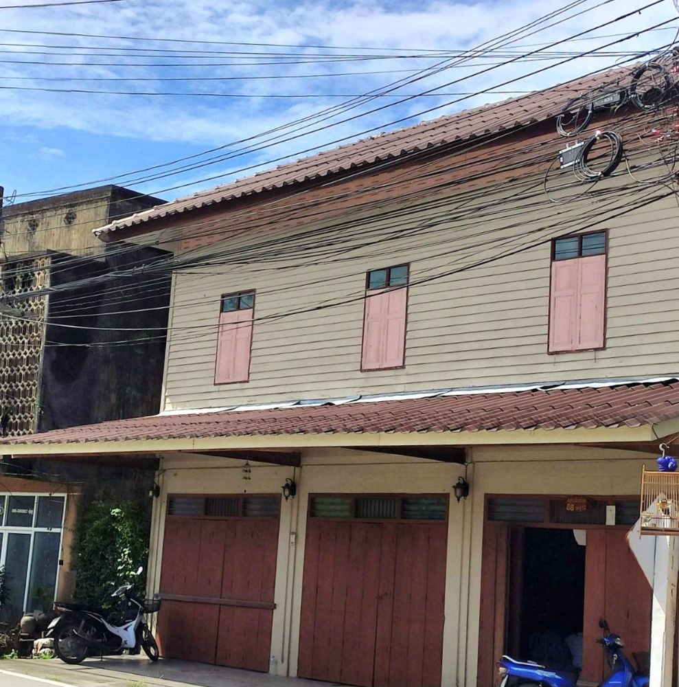 ขายบ้านนครศรีธรรมราช : ขาย บ้าน 2 ชั้น ทรงโบราณ ร่วมสมัย 102.7 ตารางวา 4 ห้องนอน 2 ห้องน้ำ ตำบล กำโลน อำเภอ ลานสกา จ.นครศรีธรรมราช ทางไป หมู่บ้านคีรีวง อากาศดีที่สุดในประเทศไทย