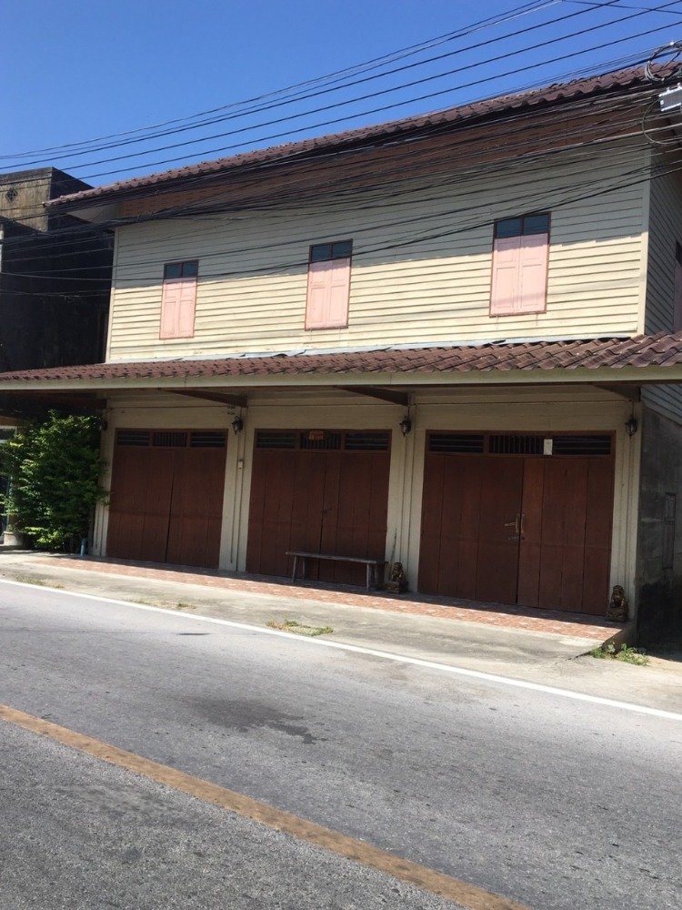 ขายบ้านนครศรีธรรมราช : ขาย บ้าน 2 ชั้น ทรงโบราณ ร่วมสมัย 102.7 ตารางวา 4 ห้องนอน 2 ห้องน้ำ ตำบล กำโลน อำเภอ ลานสกา จ.นครศรีธรรมราช ทางไป หมู่บ้านคีรีวง อากาศดีที่สุดในประเทศไทย