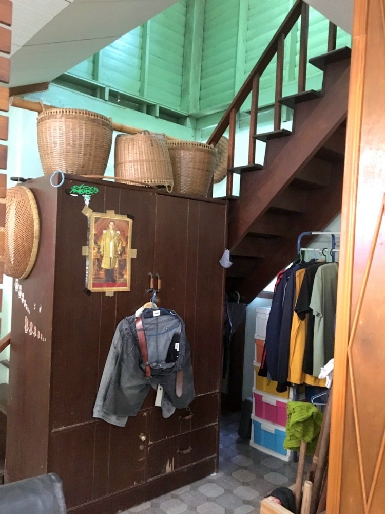 ขายบ้านนครศรีธรรมราช : ขาย บ้าน 2 ชั้น ทรงโบราณ ร่วมสมัย 102.7 ตารางวา 4 ห้องนอน 2 ห้องน้ำ ตำบล กำโลน อำเภอ ลานสกา จ.นครศรีธรรมราช ทางไป หมู่บ้านคีรีวง อากาศดีที่สุดในประเทศไทย