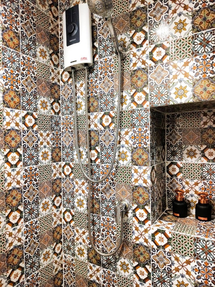 ขายคอนโดภูเก็ต : เดอะเบส เซ็นทรัล Condo for Sale in Town, Phuket