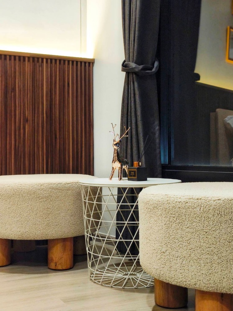 ขายคอนโดภูเก็ต : เดอะเบส เซ็นทรัล Condo for Sale in Town, Phuket