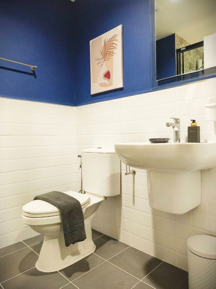 ขายคอนโดภูเก็ต : เดอะเบส เซ็นทรัล Condo for Sale in Town, Phuket