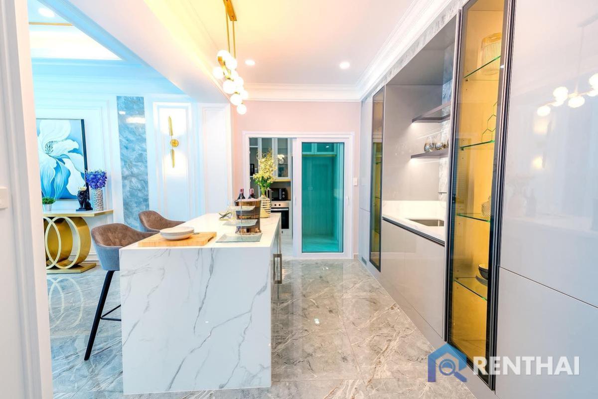 For SaleHousePattaya, Bangsaen, Chonburi : Ready to move in! 5 beds 6 baths luxury villa in Pattaya