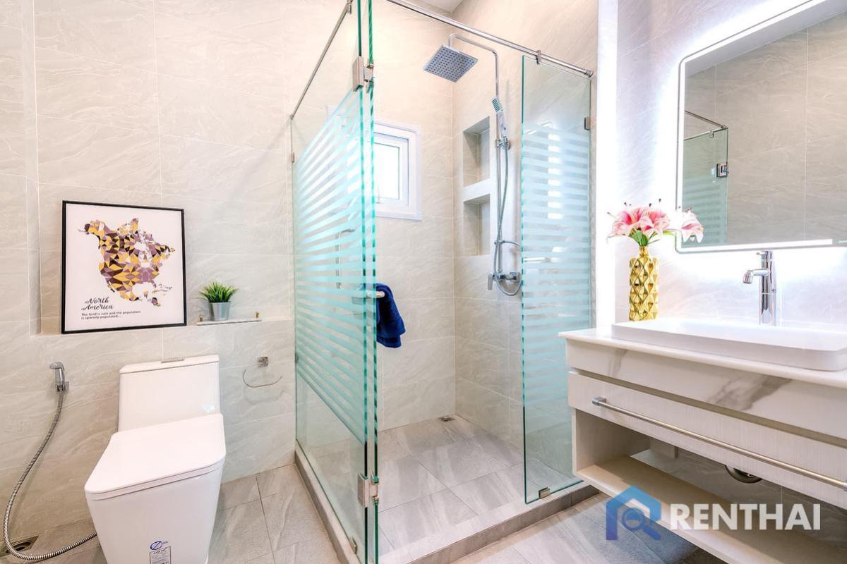 For SaleHousePattaya, Bangsaen, Chonburi : Ready to move in! 5 beds 6 baths luxury villa in Pattaya