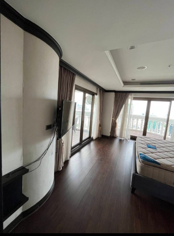 For SaleCondoSilom, Saladaeng, Bangrak : S-STC102  State Tower Condominium, 44th floor, north side, 347 sq m, 3 bedrooms, 3 bathrooms, 33.5million. 064-959-8900