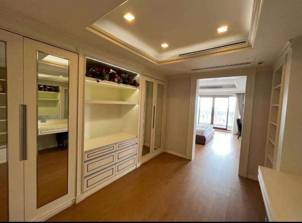 For SaleCondoSilom, Saladaeng, Bangrak : S-STC102  State Tower Condominium, 44th floor, north side, 347 sq m, 3 bedrooms, 3 bathrooms, 33.5million. 064-959-8900