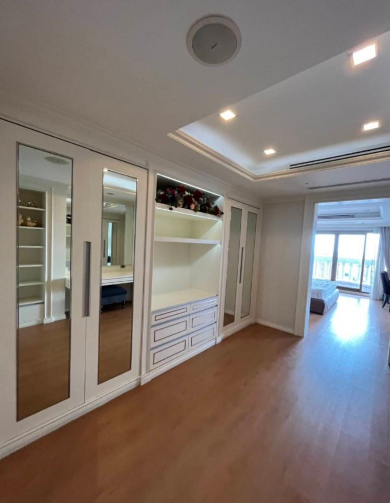 For SaleCondoSilom, Saladaeng, Bangrak : S-STC102  State Tower Condominium, 44th floor, north side, 347 sq m, 3 bedrooms, 3 bathrooms, 33.5million. 064-959-8900