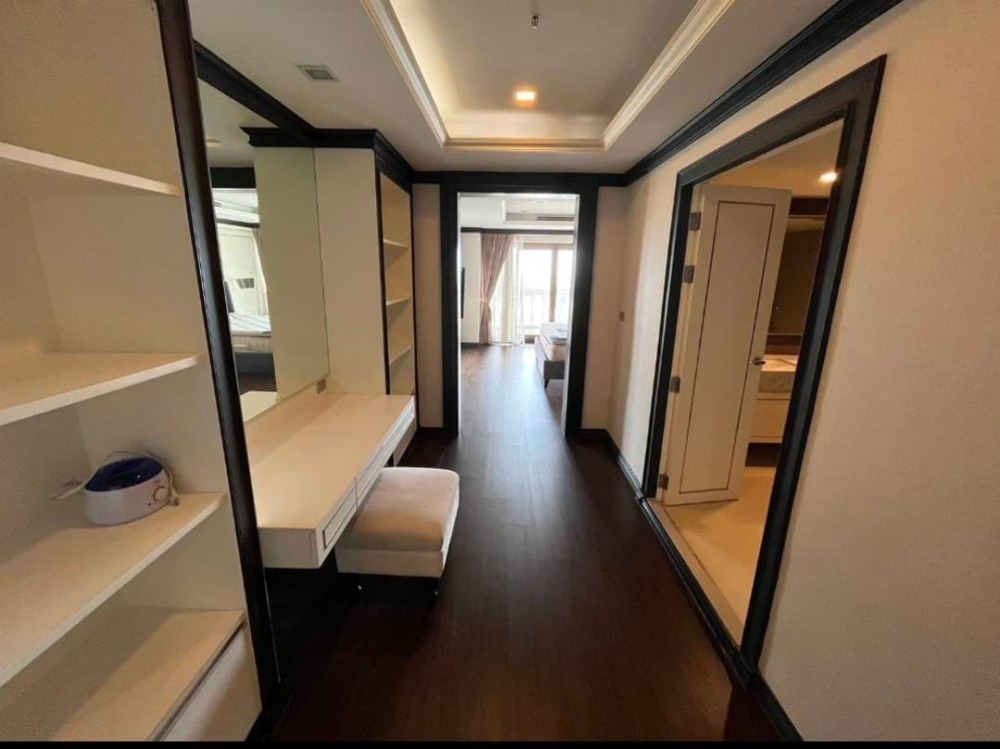 For SaleCondoSilom, Saladaeng, Bangrak : S-STC102  State Tower Condominium, 44th floor, north side, 347 sq m, 3 bedrooms, 3 bathrooms, 33.5million. 064-959-8900