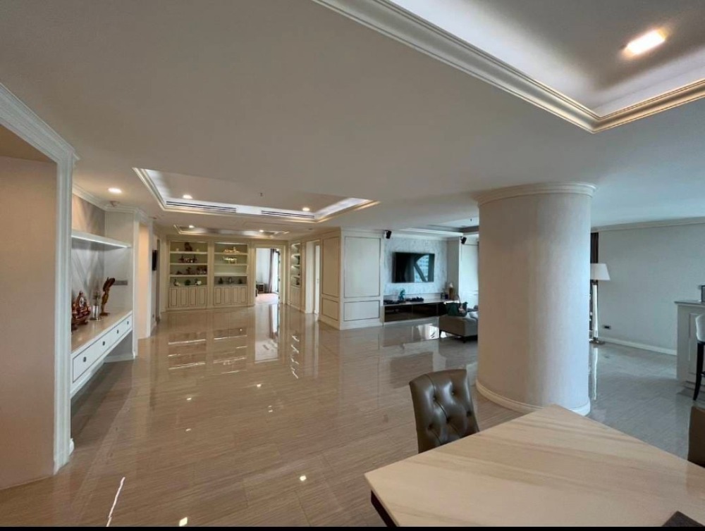 For SaleCondoSilom, Saladaeng, Bangrak : S-STC102  State Tower Condominium, 44th floor, north side, 347 sq m, 3 bedrooms, 3 bathrooms, 33.5million. 064-959-8900