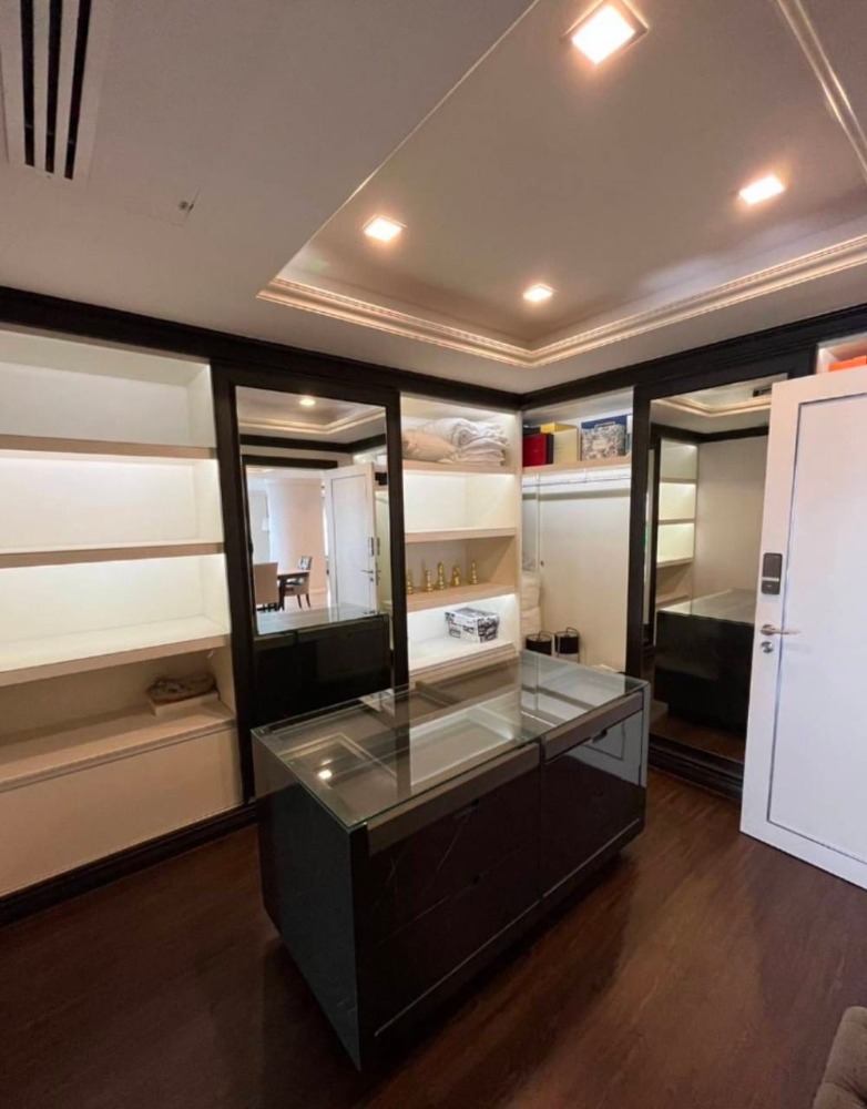 For SaleCondoSilom, Saladaeng, Bangrak : S-STC102  State Tower Condominium, 44th floor, north side, 347 sq m, 3 bedrooms, 3 bathrooms, 33.5million. 064-959-8900