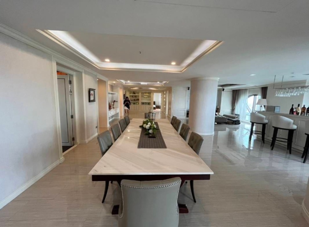 For SaleCondoSilom, Saladaeng, Bangrak : S-STC102  State Tower Condominium, 44th floor, north side, 347 sq m, 3 bedrooms, 3 bathrooms, 33.5million. 064-959-8900