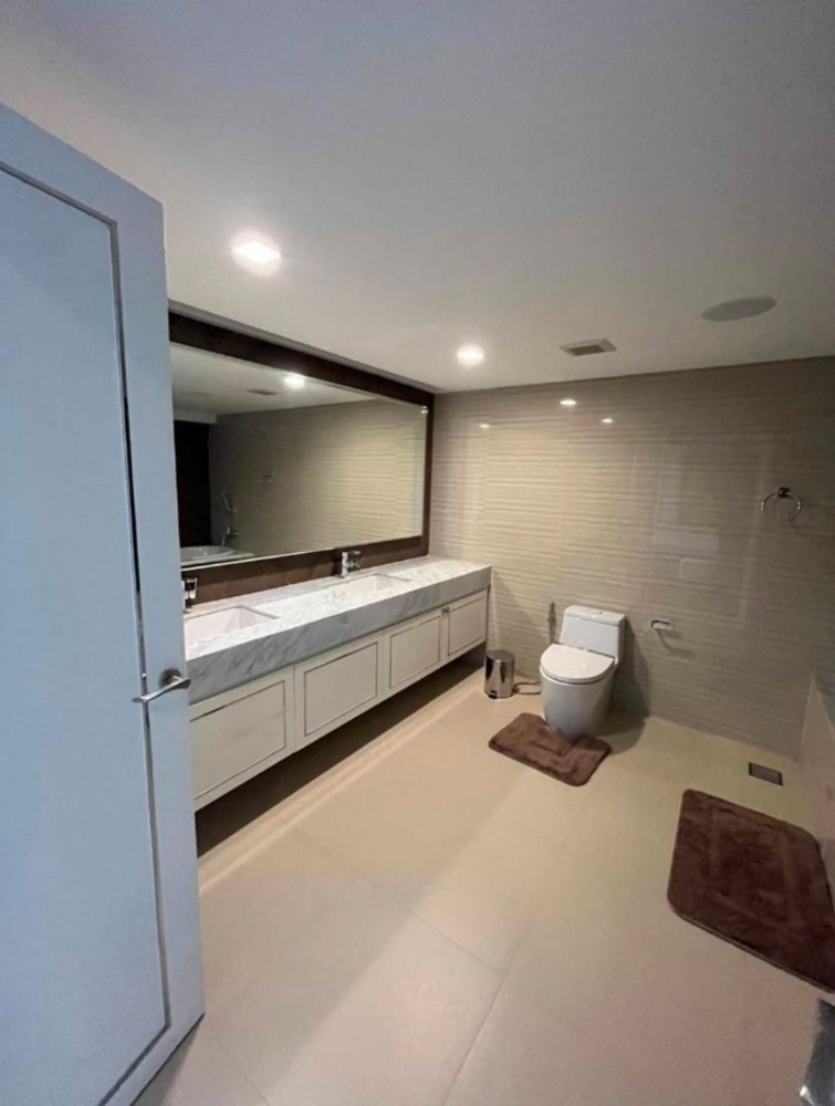 For SaleCondoSilom, Saladaeng, Bangrak : S-STC102  State Tower Condominium, 44th floor, north side, 347 sq m, 3 bedrooms, 3 bathrooms, 33.5million. 064-959-8900