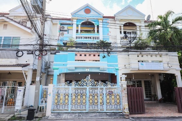 For SaleTownhomeNonthaburi, Bang Yai, Bangbuathong : For SALE!! House for sale, Boonto Parkville Village, large house, 4 bedrooms, 4 bathrooms, 2 parking spaces, urgent sale!!